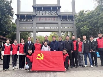 美而特集團(tuán)：追思先烈鑄忠魂，賡續(xù)初心啟新程｜開(kāi)展清明祭掃先烈活動(dòng)